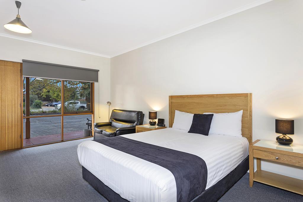 Comfort Lady Augusta Swan Hill