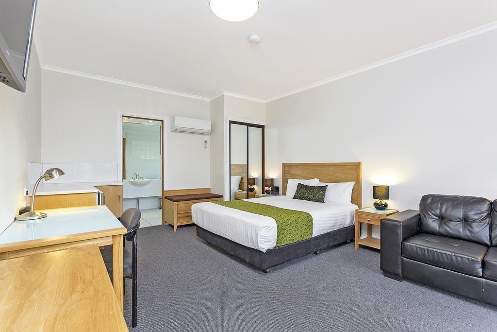 Comfort Lady Augusta Swan Hill
